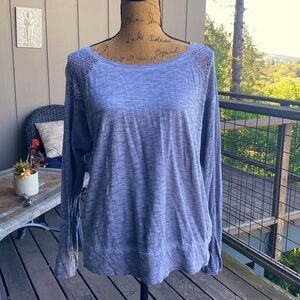 Great Tshirt with “lace” detailing